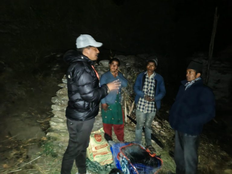 आई एन एफ नेपाल बाजुरा शाखा द्वारा आगलागी पिडित लाई राहत वितरण