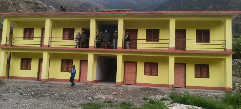 ८ कोठे भवन समयअघि नै सम्पन्न, विद्यालयलाई हस्तान्तरण