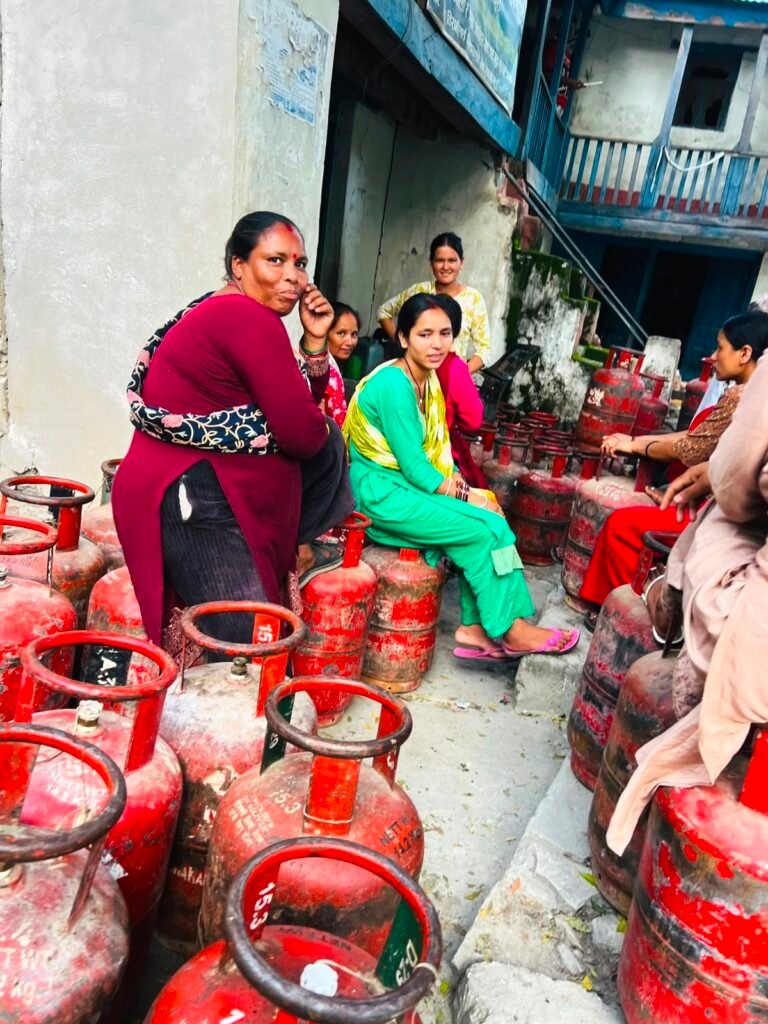 बाजुराको कोल्टीमा पनि ग्यासको अभाव, उपभोक्ता मारमा