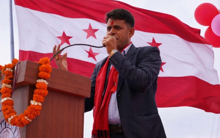 स्वामीकार्तिक खापरमा उदाहरणीय नेतृत्व गर्दै महेश कटेलद्वारा पार्टी जिम्मेवारी हस्तान्तरण